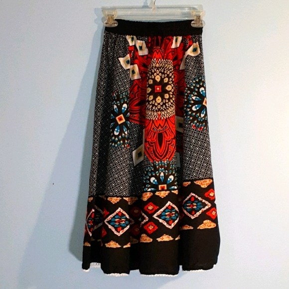 Black Tan White Tribal Print Skirt Size S/M - Picture 1 of 4